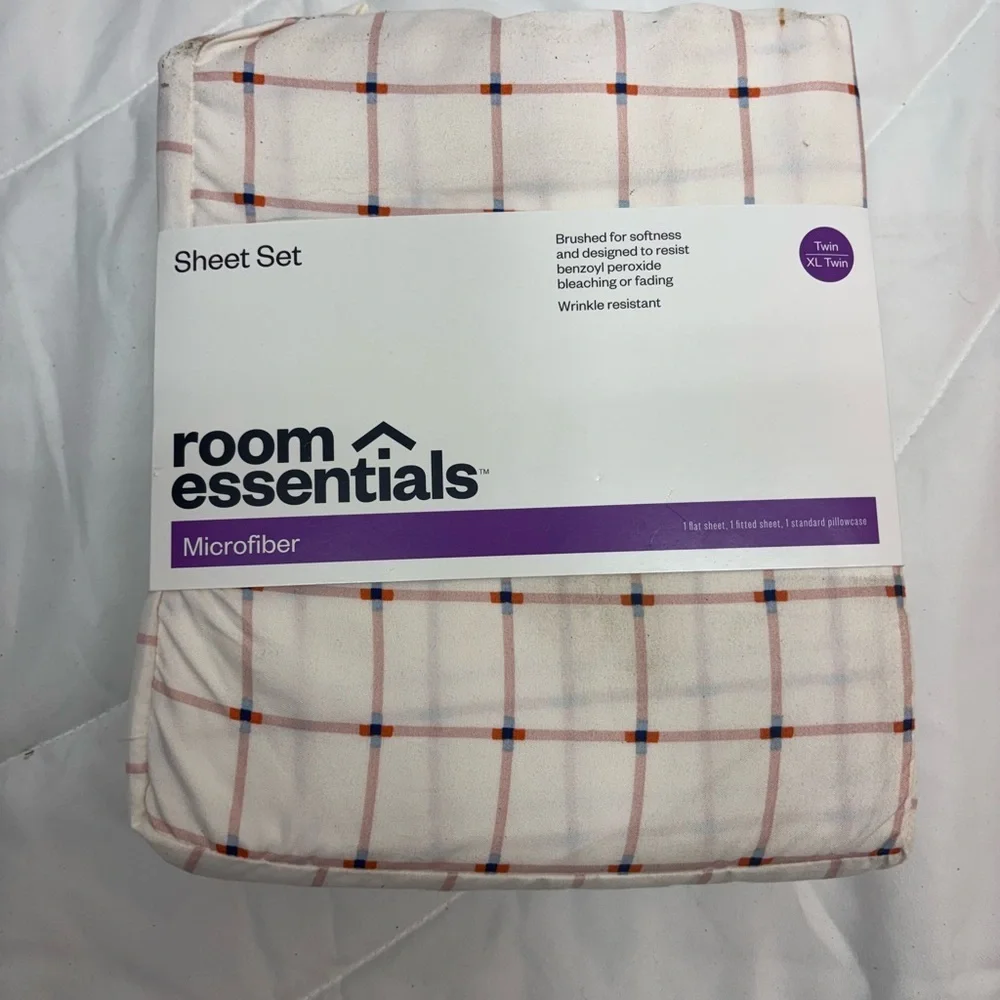 New Room Essentials Microfiber Sheet Set - White and Red Checkered Twin XL Twin
